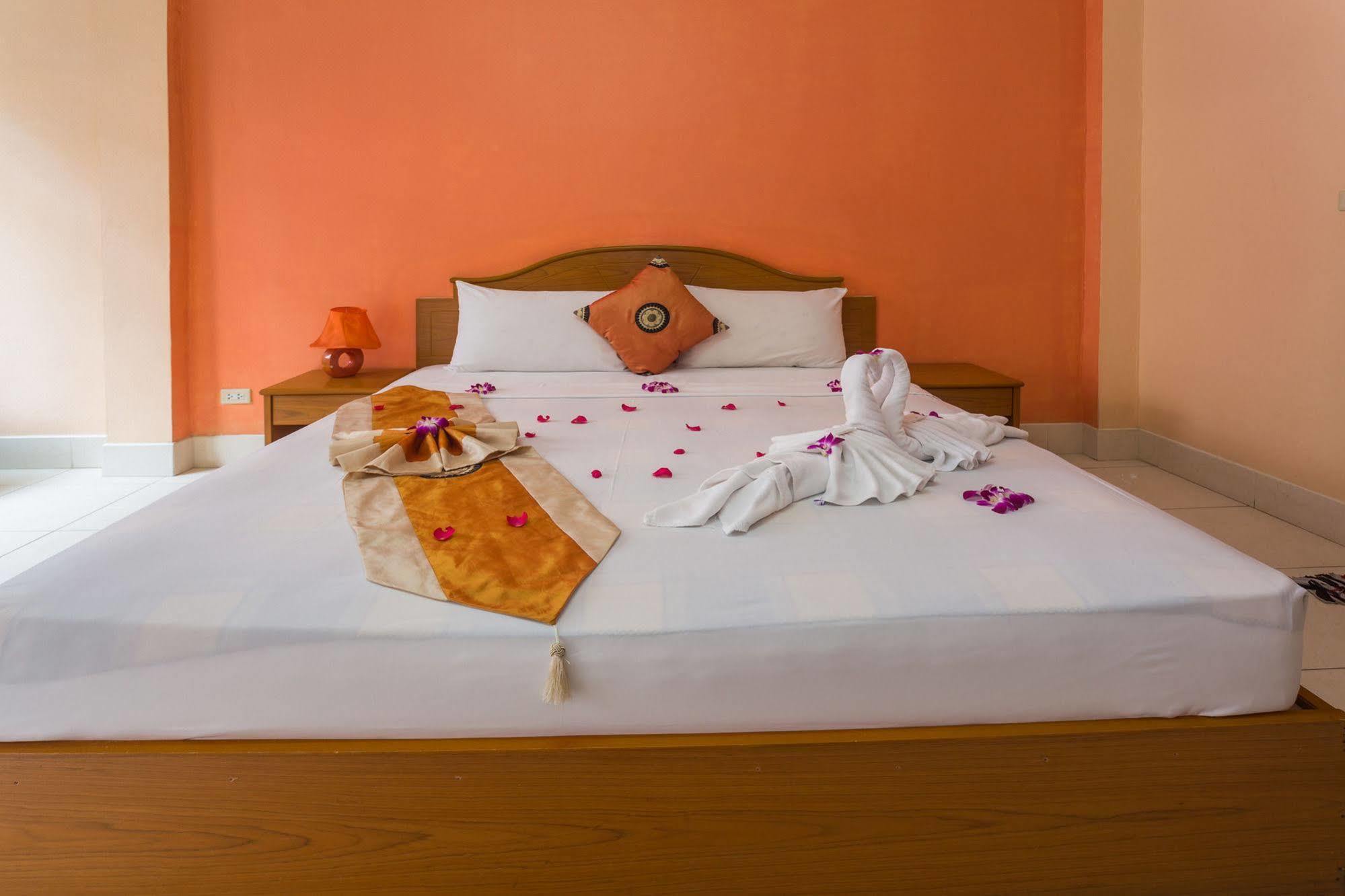 Guesthouse Belvedere Patong Екстер'єр фото