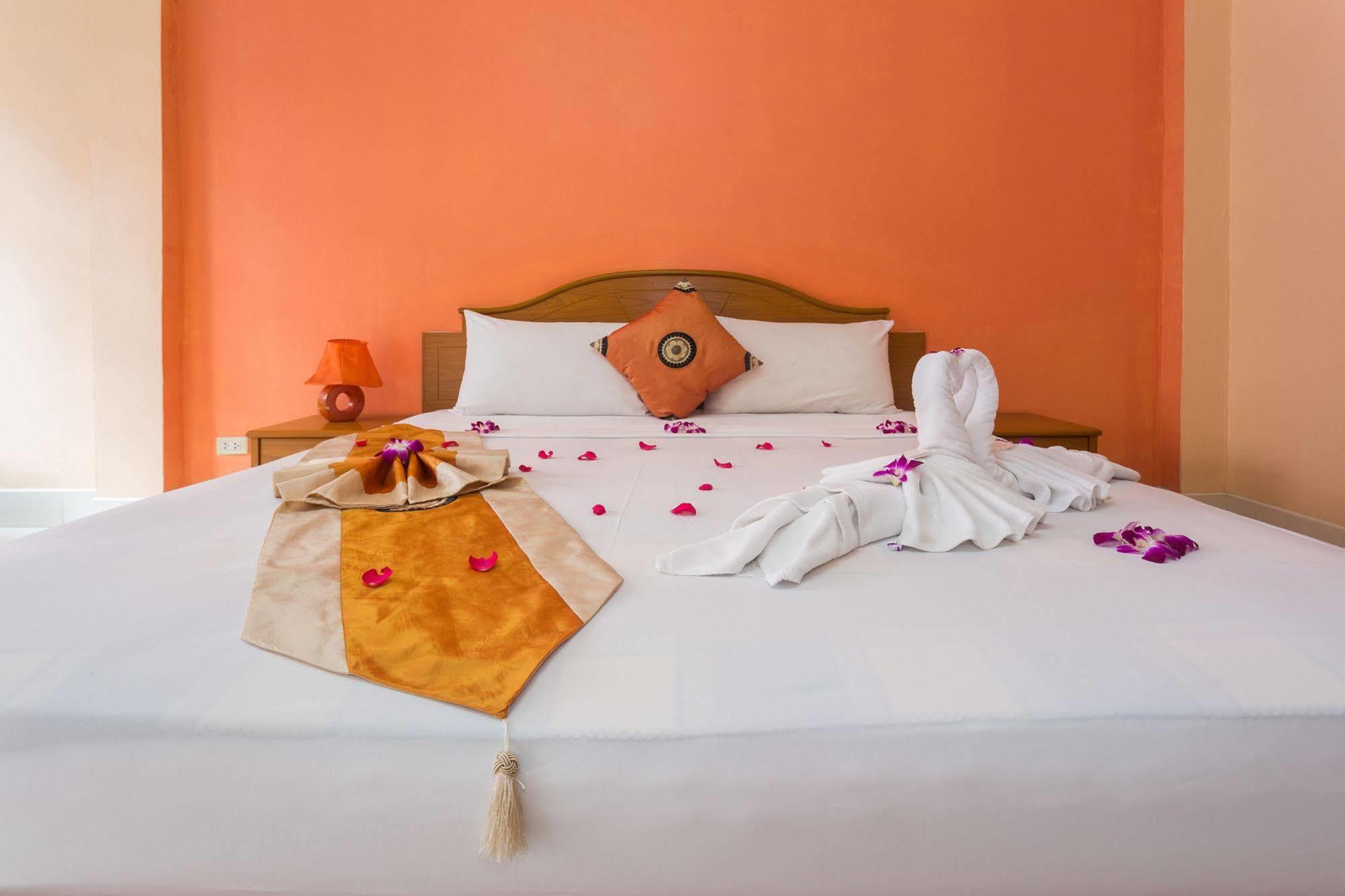 Guesthouse Belvedere Patong Екстер'єр фото