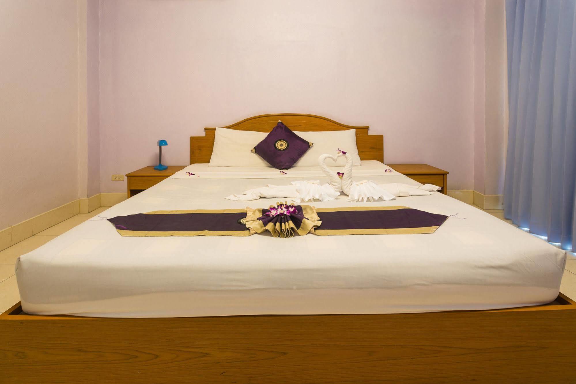 Guesthouse Belvedere Patong Екстер'єр фото