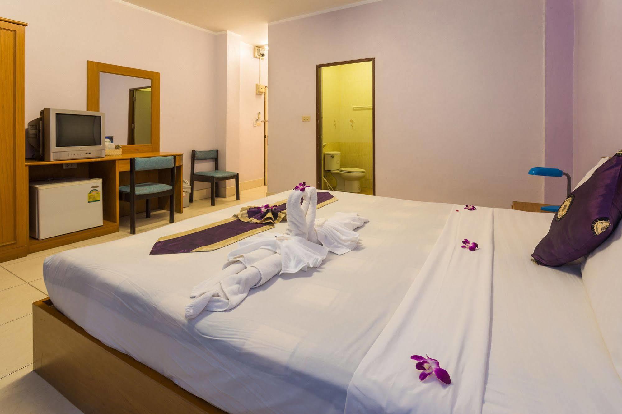 Guesthouse Belvedere Patong Екстер'єр фото