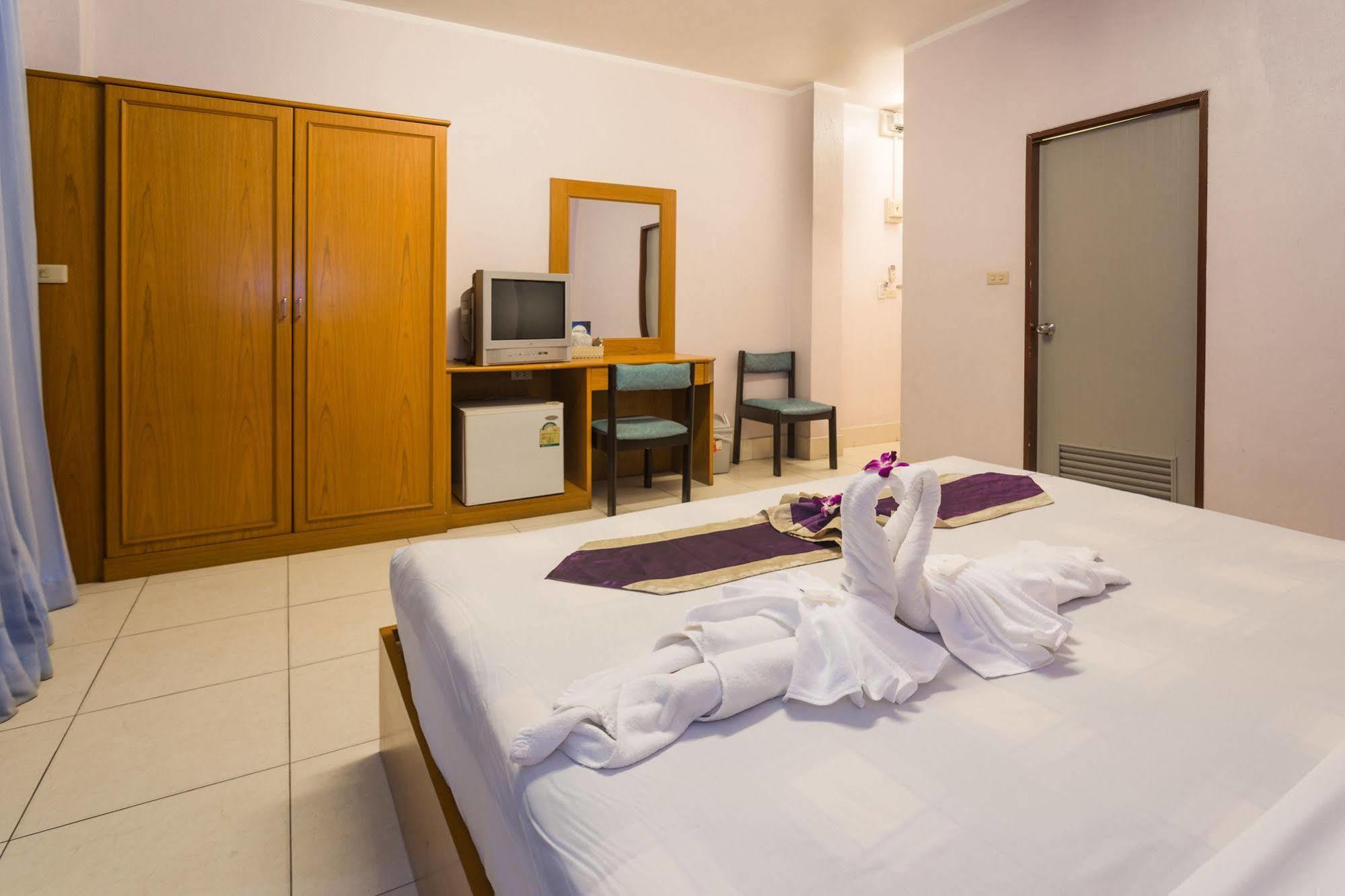 Guesthouse Belvedere Patong Екстер'єр фото